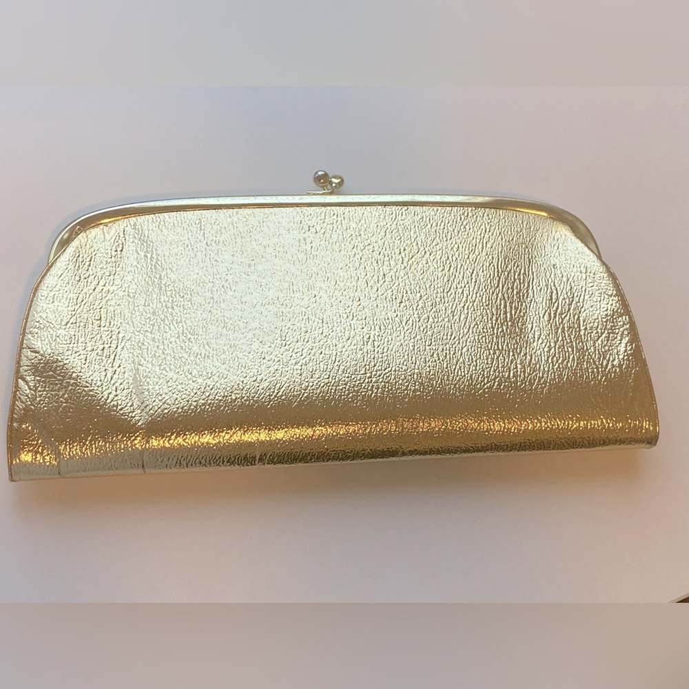 Cute vintage gold clutch with chain which can be tucked in.